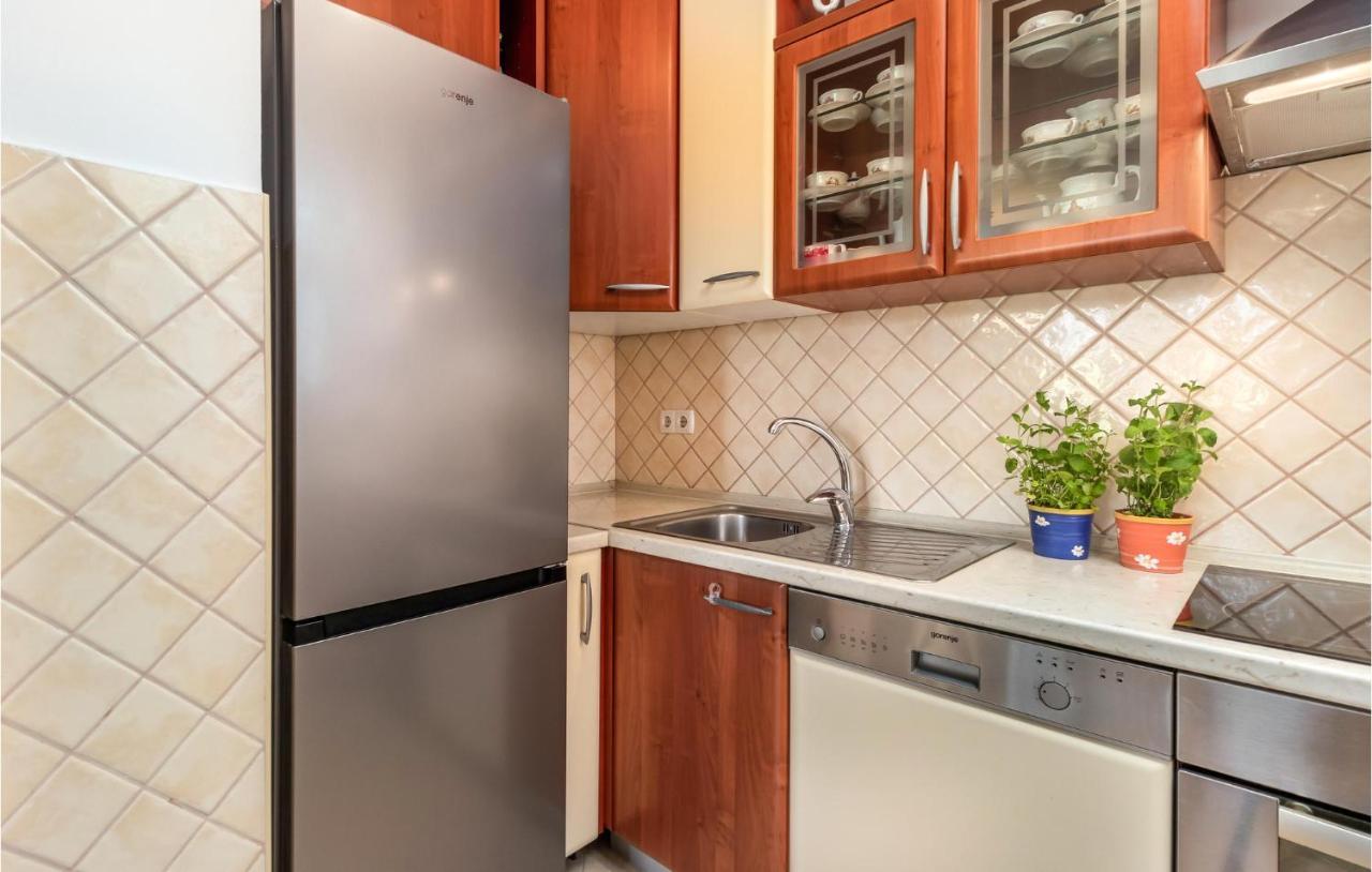 1 Bedroom Awesome Apartment In Kampor Exterior photo